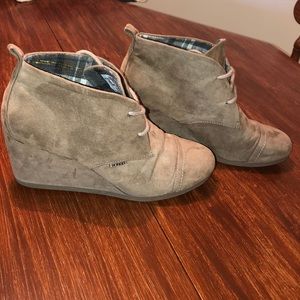 Flannel lined, wedge booties!